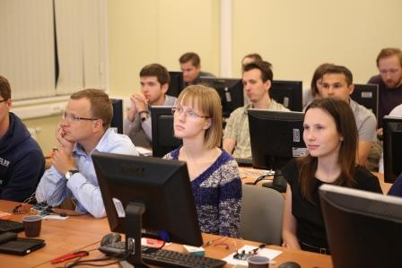 Преподаватели слушают лекцию по использованию конструкторов FISCHERTECHNIK