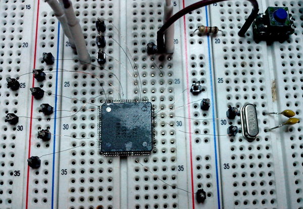 ATmega2560 на макетной плате.jpg